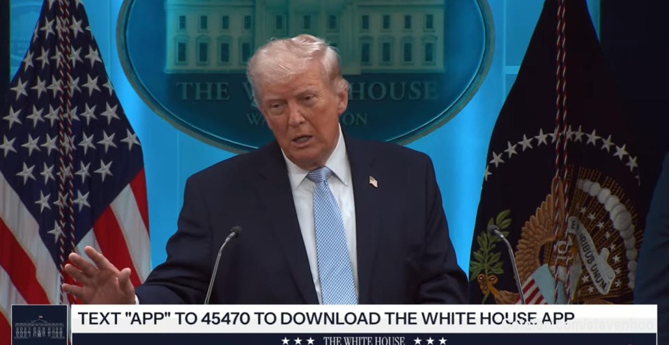 现在是加东时间2026年4月6日周一下午。今天Trump在关于飞行员获救和Iran战争的现场和答记者问时表现（比如他悠闲地谈起自己是如何在Iran谈判人出尔反尔的情况下，告知自己的谈判人员，不必担心，告诉伊朗说，没关系，现在你们可以打开窗户看下你们国家最大的桥，我现在下令炸了它，之后45分钟内那座大桥就被炸了....），给了我更大的信心，即，one way or another, 美国将赢得这场战争，Iran神棍政权将要么妥协要么被粉碎，伊朗的意志毫无疑问将被打断，之后世界，尤其是美国，将迎来更灿烂的局面。 Mr. Market在感受信心方面更是无与伦比的。不妨拭目以待。

https://xueqiu.com/6766992353/382776622
“个人一直有一个认知，尽管市场先生/Mr. Market也有这样那样的弱点（比如无论是好的方向，还是坏的方向，碰到极端情况，它总是倾向于overshoot，也就是行动过头....)，但其最特别的一点过人之处在于其总是能够非常敏感且快速地感受到当前情形下的信心，有还是没有，是的，confidence，那个资本市场中最重要的东西 - the name of the game, the Holy Grail！而相比你说了什么更能传递信心的则是你是如何表达的，举重若轻，还是举轻若重，是慌不择话，忙不迭地为自己辩护，还是I don't care, man, I don't even give a sh*t....”